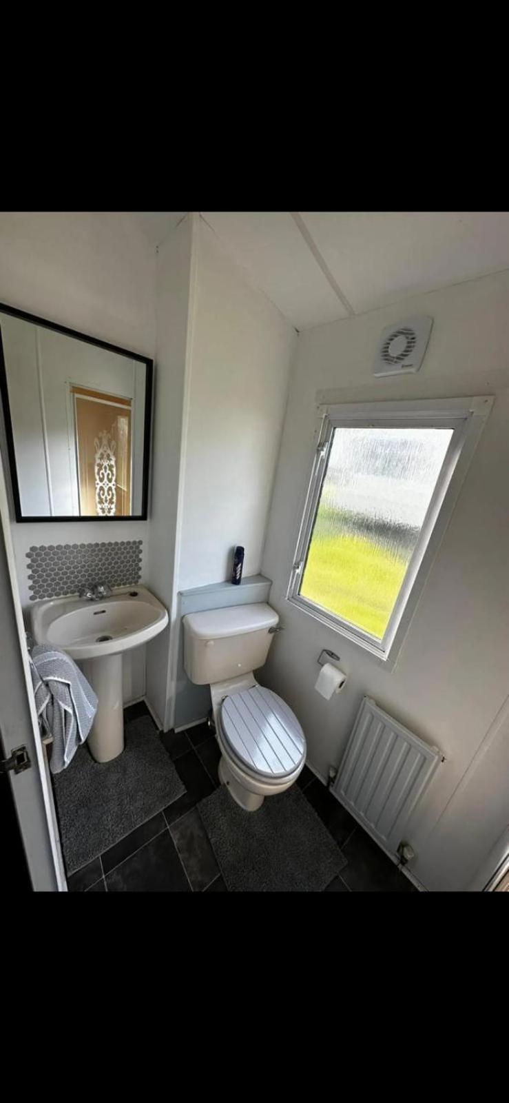 2 Bed Mobile Home Sea Views, Centre Field Warden  Dış mekan fotoğraf